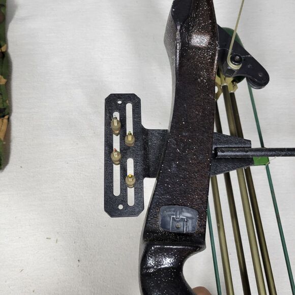 Bear Archery Compound Bow With Quiver Of Arrows Damage Read Description Hunting - Picture 16 of 16
